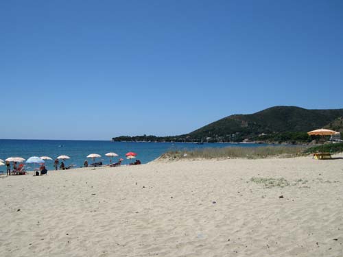 Punta Licosa dalla spiaggia di Ogliastro Marina